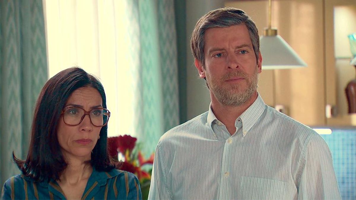 Itziar Miranda (Manolita) y Manu Baqueiro (Marcelino) en 'Amar es para siempre'