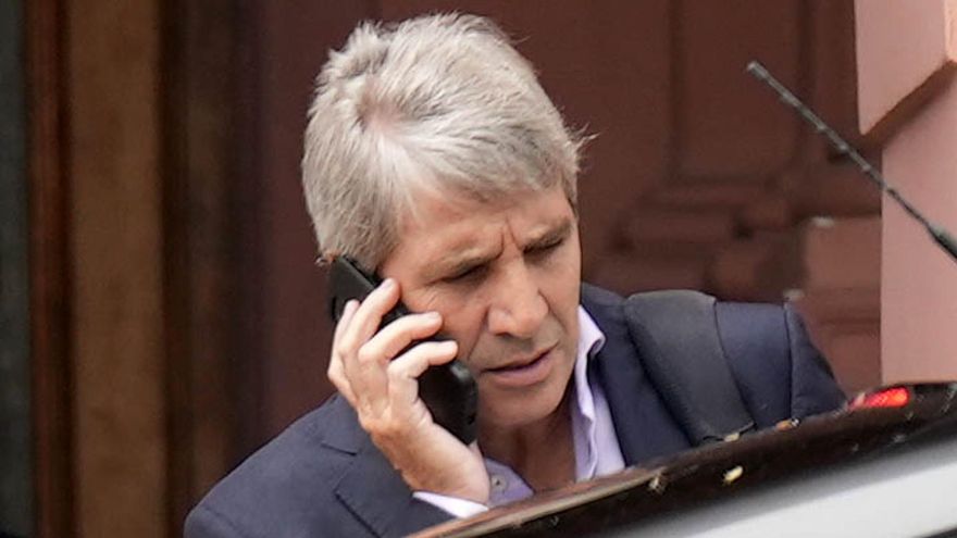 Caputo dijo que Milei, Villarruel y los ministros como él sufrirán una caída real del 20% en su salario