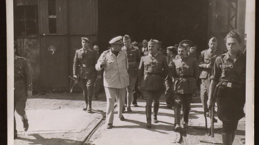 "Franco Visita la Constructora Naval de Reinosa".