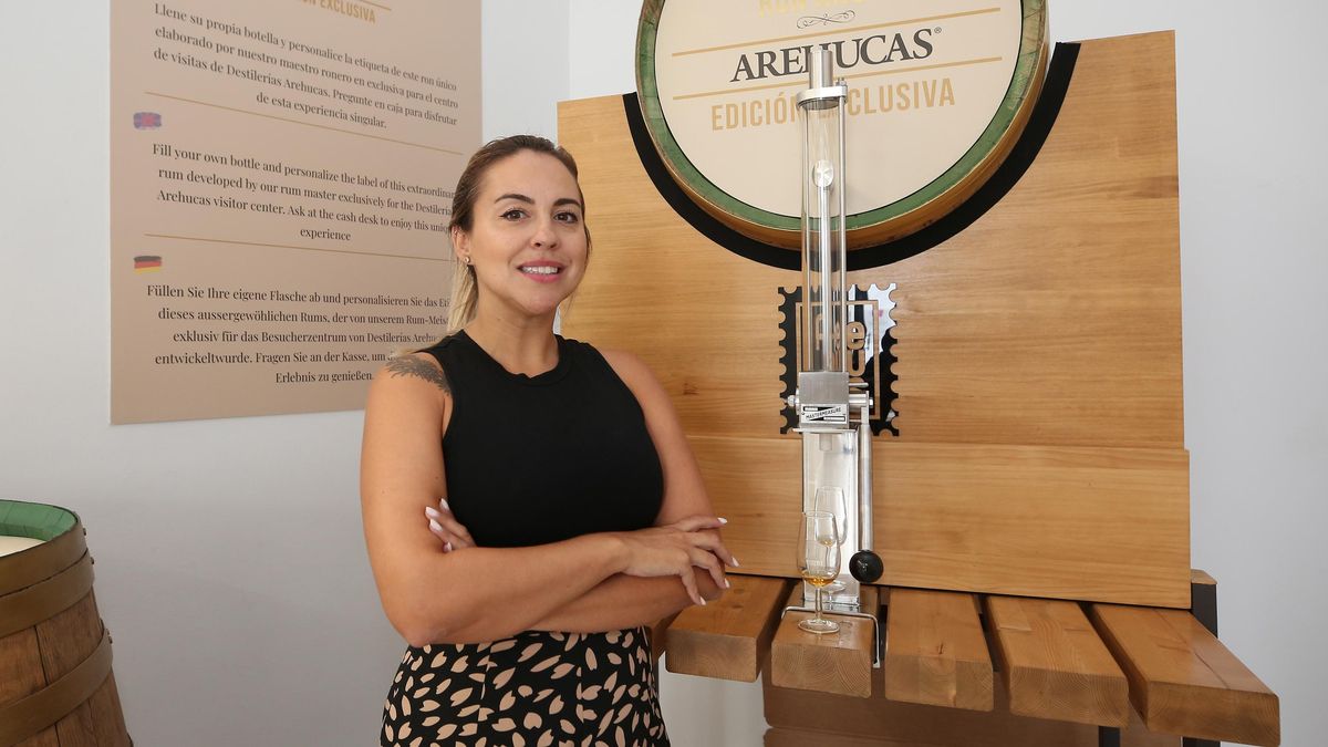 María Mendoza, trabajadora en el área de Compras y Logística de Arehucas.