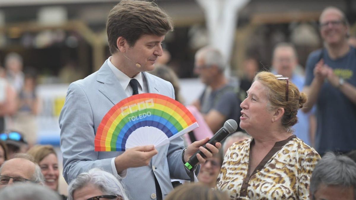 Marc Giró con su "abanico de Comisiones Obreras mariquita"