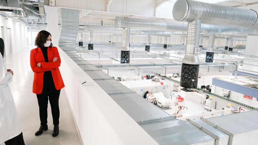 Ayuso subcontrata camas a la privada para pacientes COVID a 734 euros la noche con el Zendal casi vacío