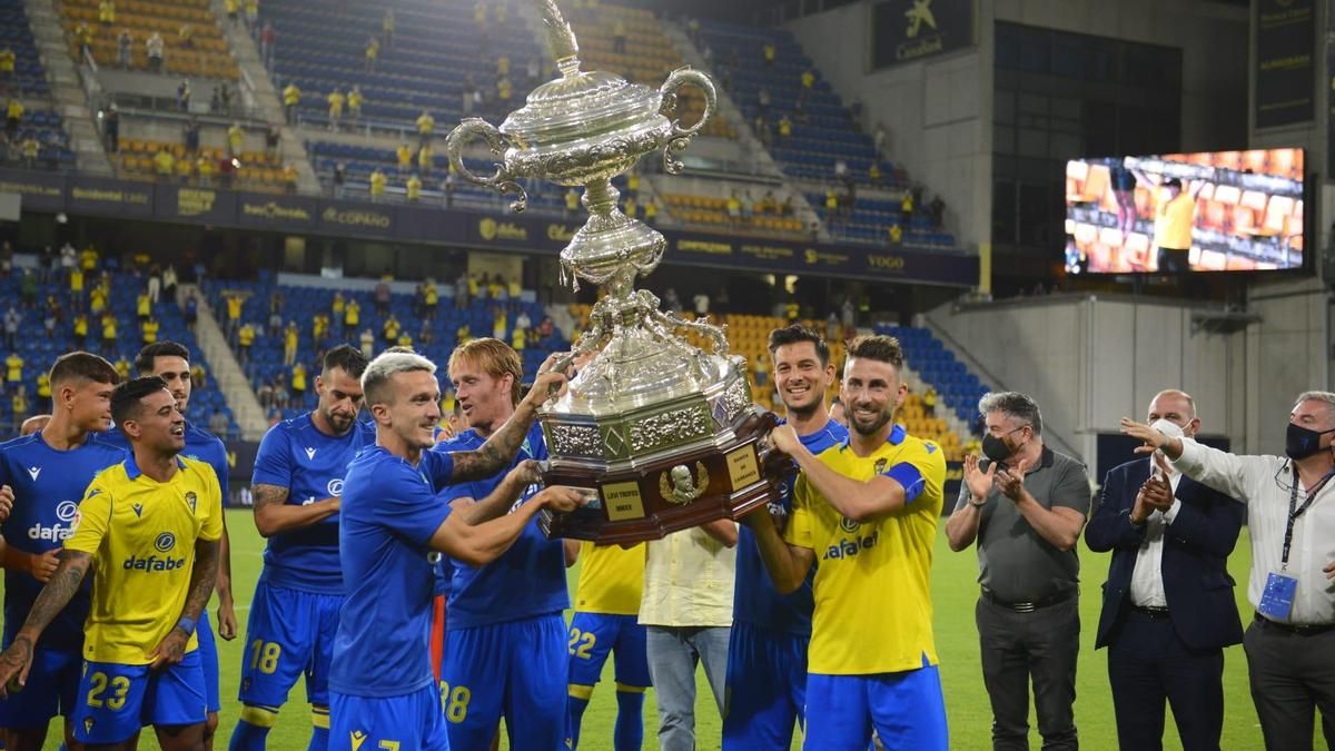 Lo llaman "el trofeo de los trofeos", lo disputaron Pelé, Zico, Di Stéfano o Cruyff y se juega en Cádiz cada verano desde 1955