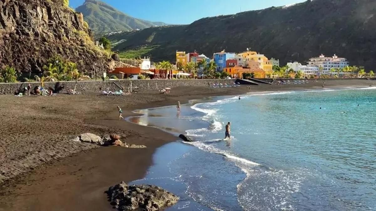 La Asociación de Empresarios  del Puerto de Tazacorte  aspira a  consolidar  el enclave como unos de los principales motores económicos del Valle
