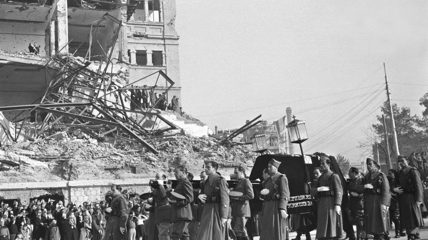 Once días y diez noches de cortejo fantasmagórico con el cadáver de José Antonio Primo de Rivera