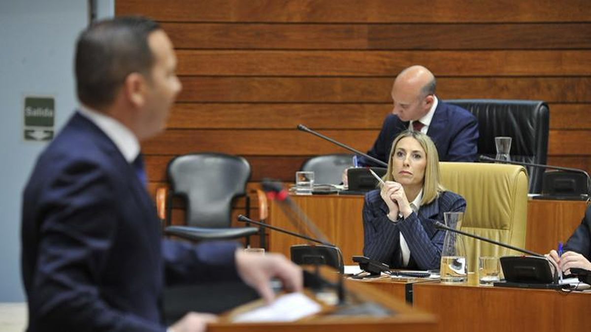 "Primero los españoles, claro que sí": Vox saca pecho de la 'prioridad nacional' en el debate de investidura de Guardiola