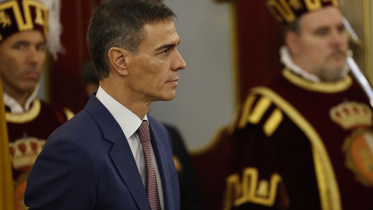 El presidente del Gobierno, Pedro Sánchez, asiste al acto institucional por el Día de la Constitución, este sábado, en Madrid. EFE/Chema Moya