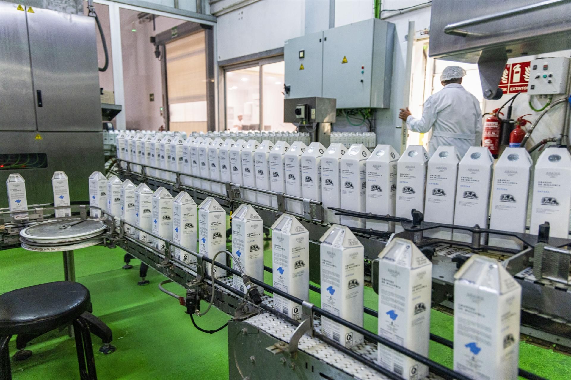 Embotellament de la llet a l'interior d'Agama