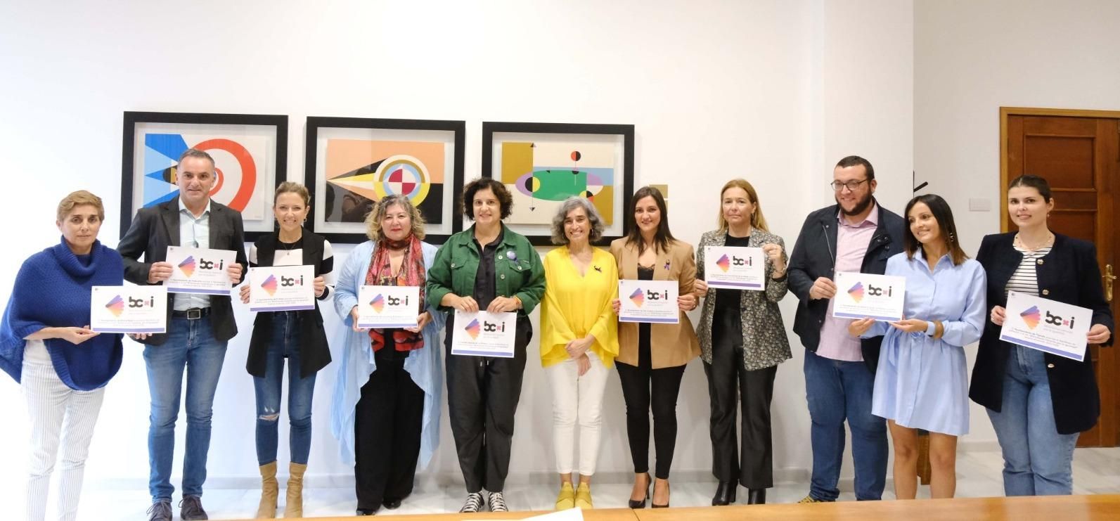 Jovita Monterrey con representantes de los ocho ayuntamientos.