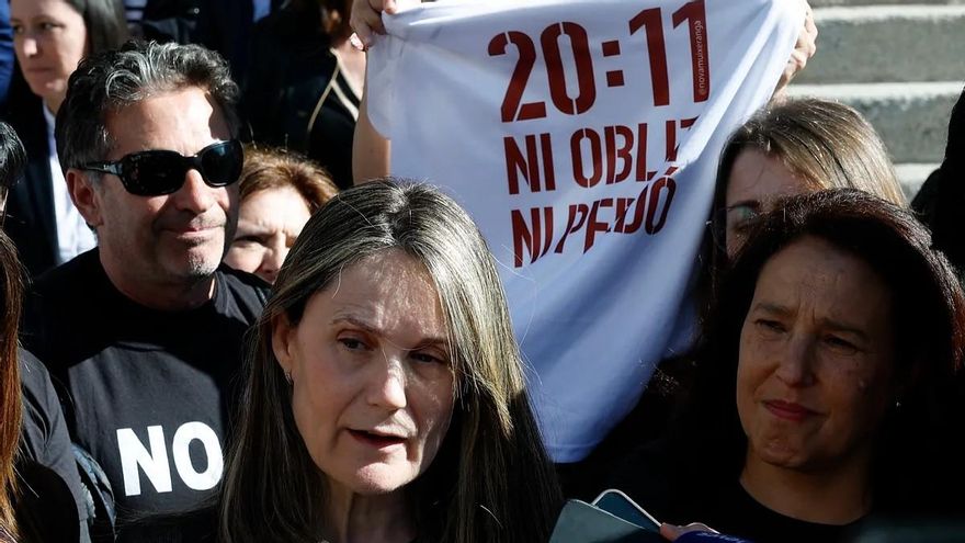 Las víctimas de la dana consideran una "vergüenza" el cierre de la comisión de investigación de la dana en las Corts