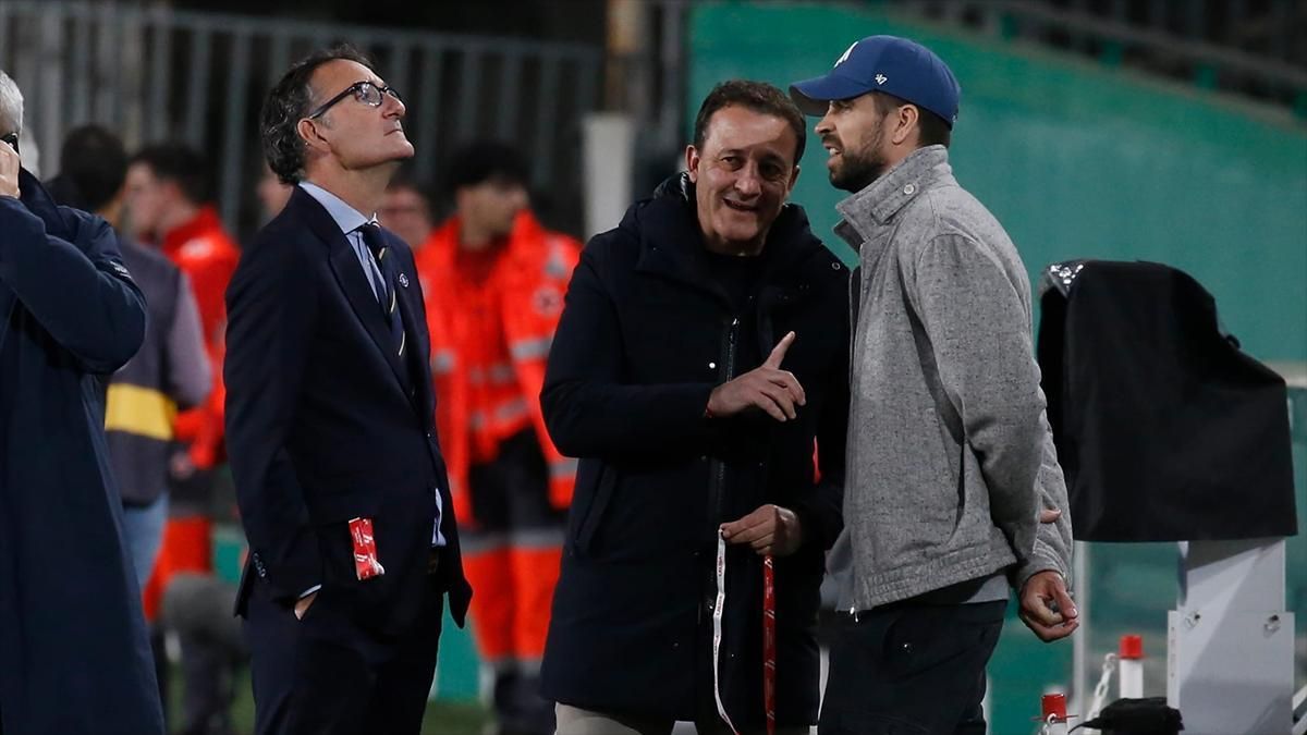 Gerard Piqué junto a César Sánchez