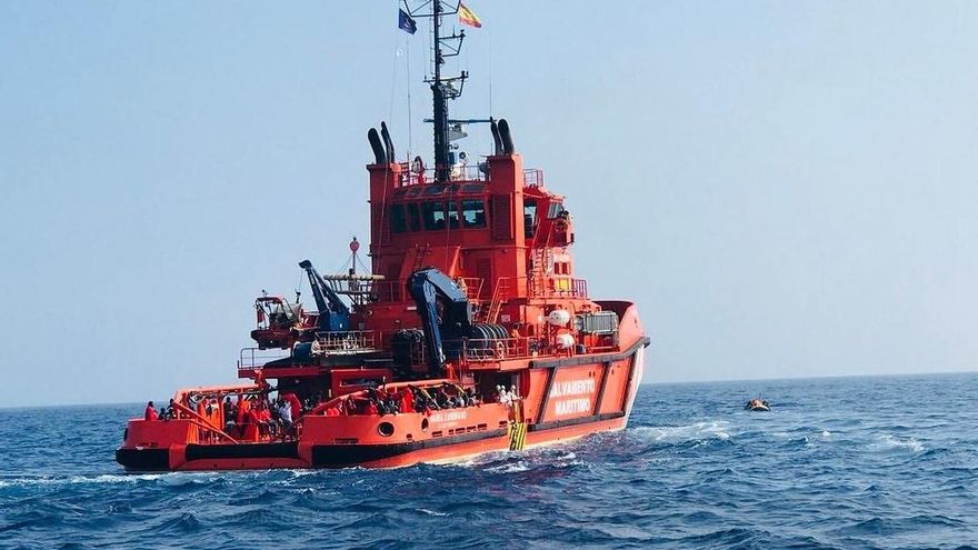 Salvamento Marítimo rescata este viernes a un total de 113 personas de dos pateras en aguas de Alborán