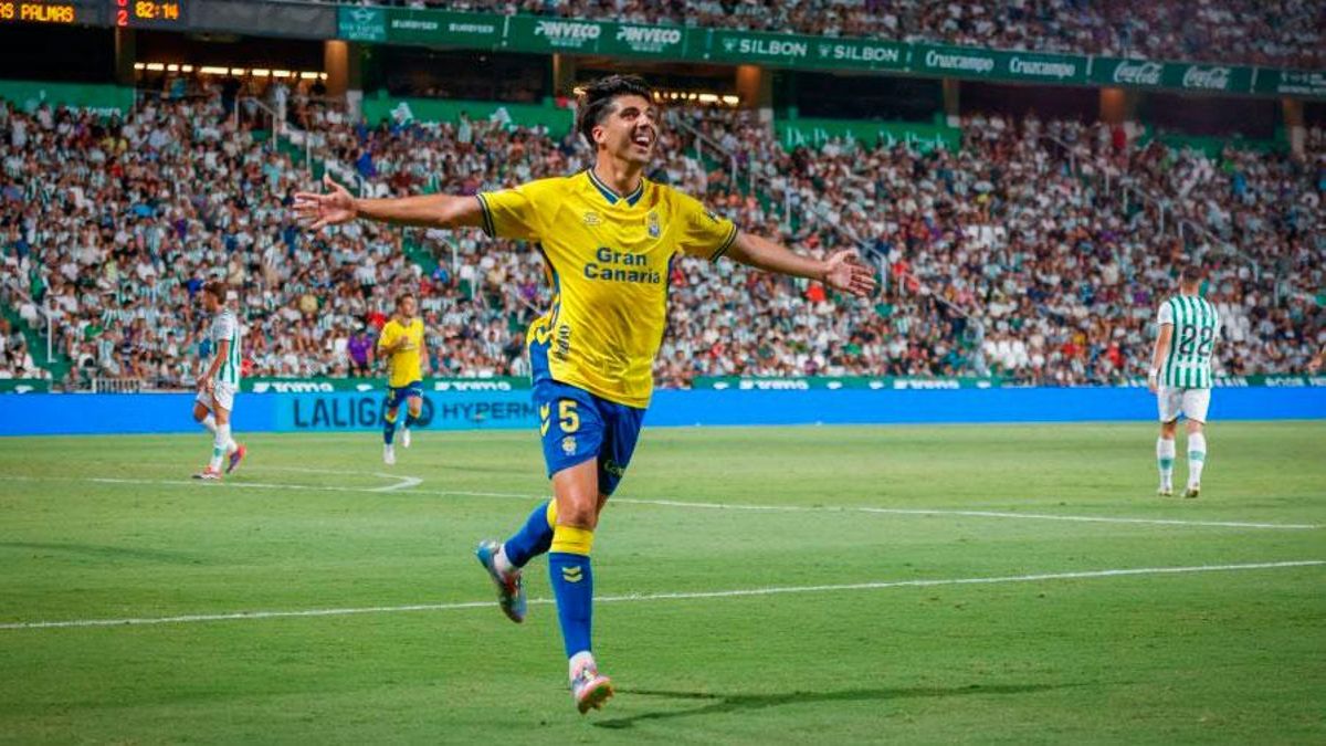 Enrique Clemente celebra su gol al Córdoba