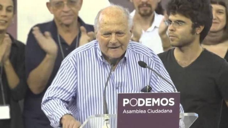 'El abuelo Luis' en el acto en Vistalegre que dio alas en 2014 a Podemos.