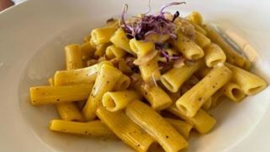 Pasta a la carbonara con huevo