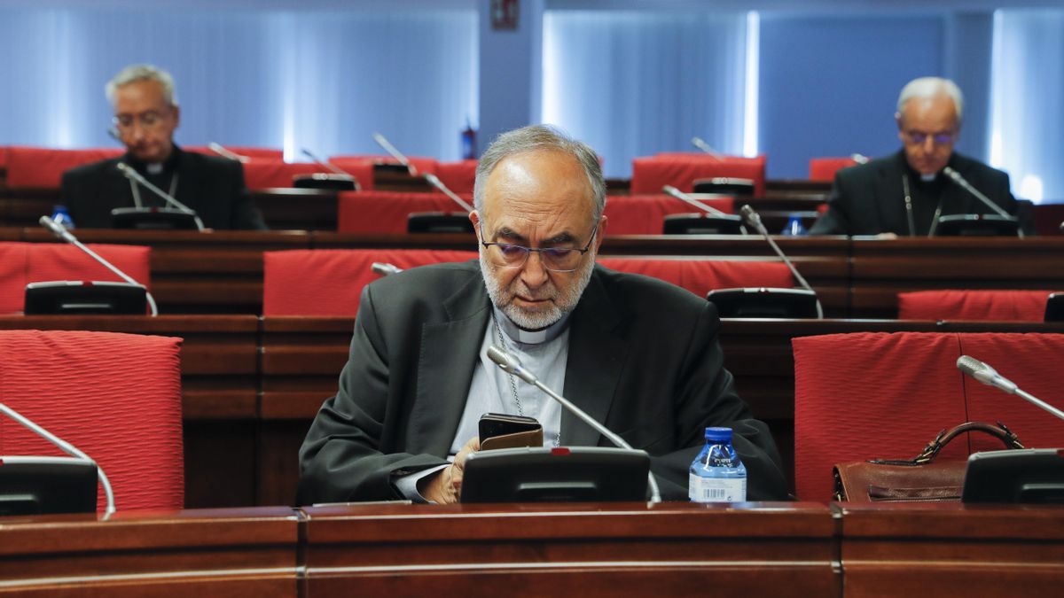 Los obispos se revuelven ante la andanada islamófoba del arzobispo de Oviedo: "Sus palabras nos causarán problemas"