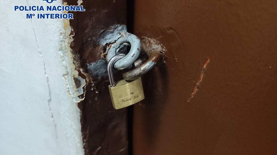 El aviso de un agente de Ávila permite liberar a una mujer que llevaba cuatro días retenida por su expareja en Madrid