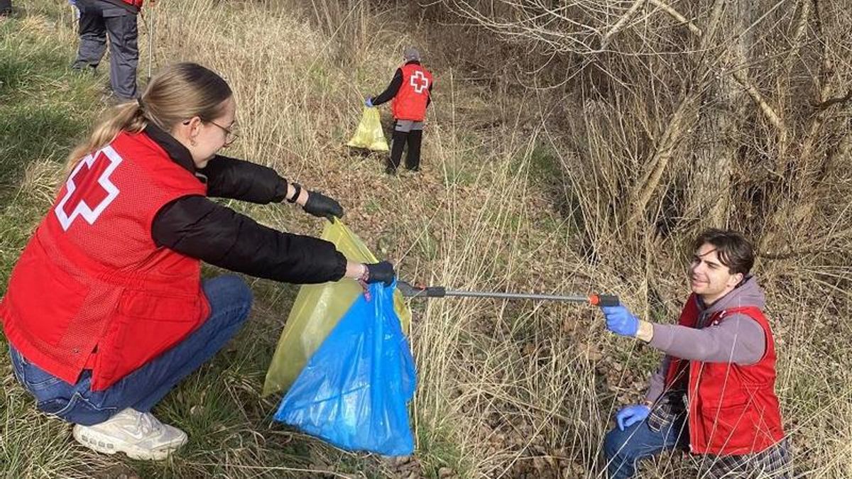 Limpieza en el entorno del río Torío (León)