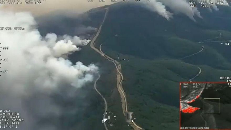 Trabajan en la zona 17 medios aéreos, 12 unidades de tierra, 4 técnicos, 5 agentes del medio natural y maquinaria pesada.