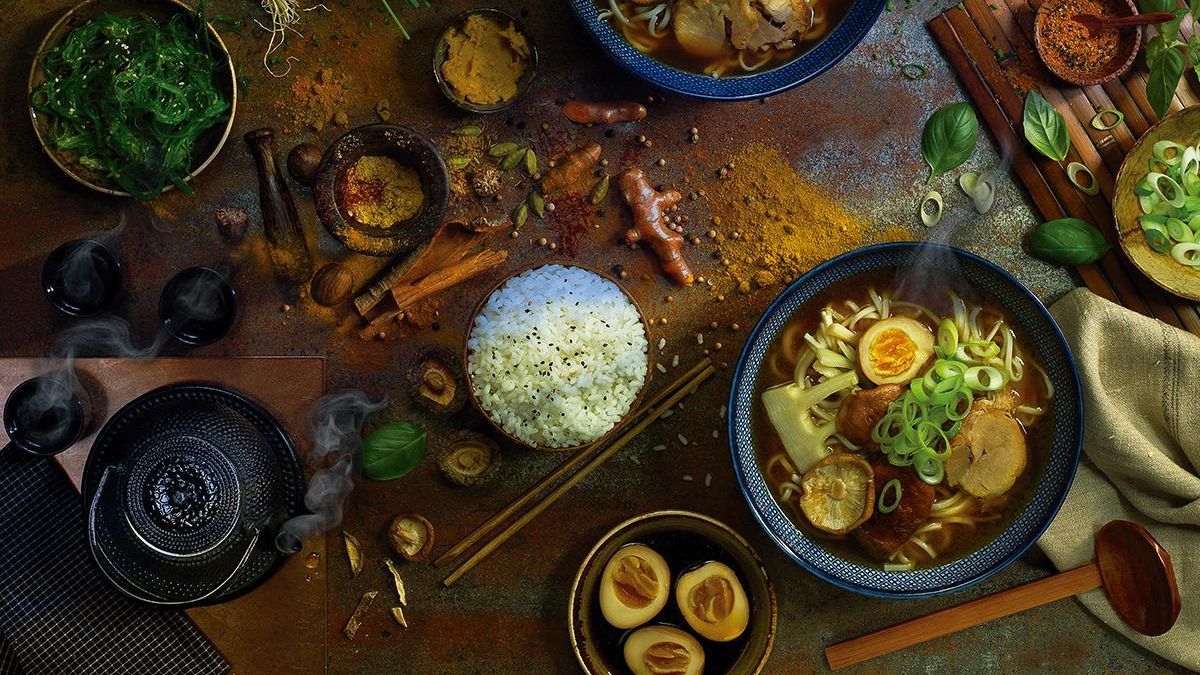 No, los udon y los yakisoba no son lo mismo: las principales diferencias entre los fideos clásicos japoneses