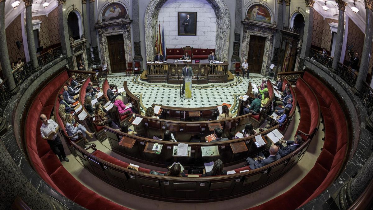 PP y Vox aprueban un presupuesto de 1.250 millones en València y dan carpetazo a la Zona de Bajas Emisiones