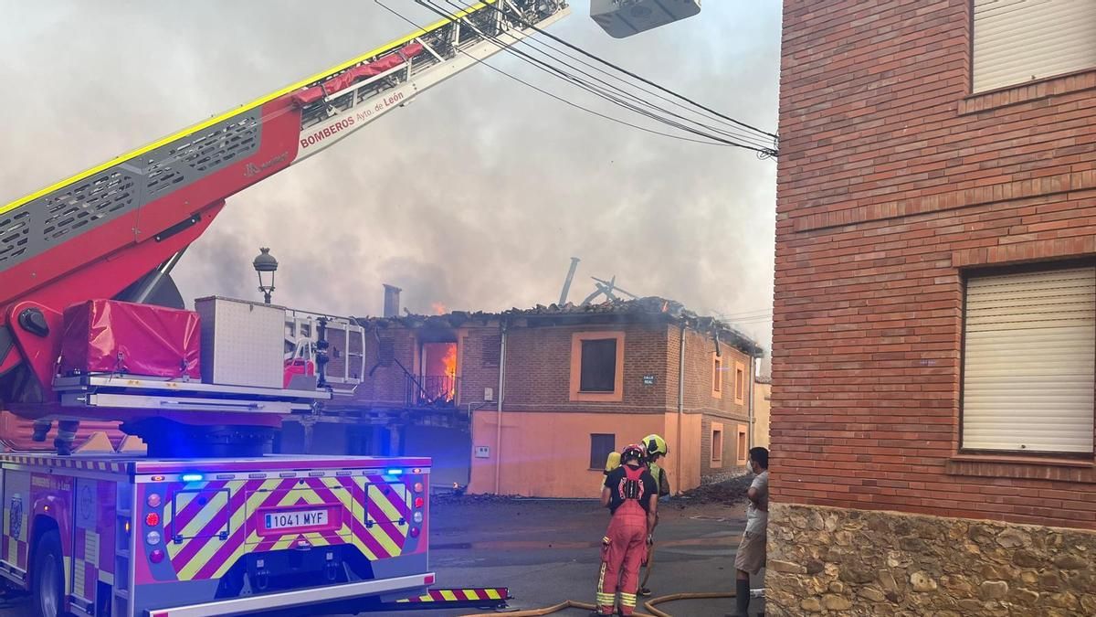 Casas afectadas por el incendio de San Cipriano del Condado.