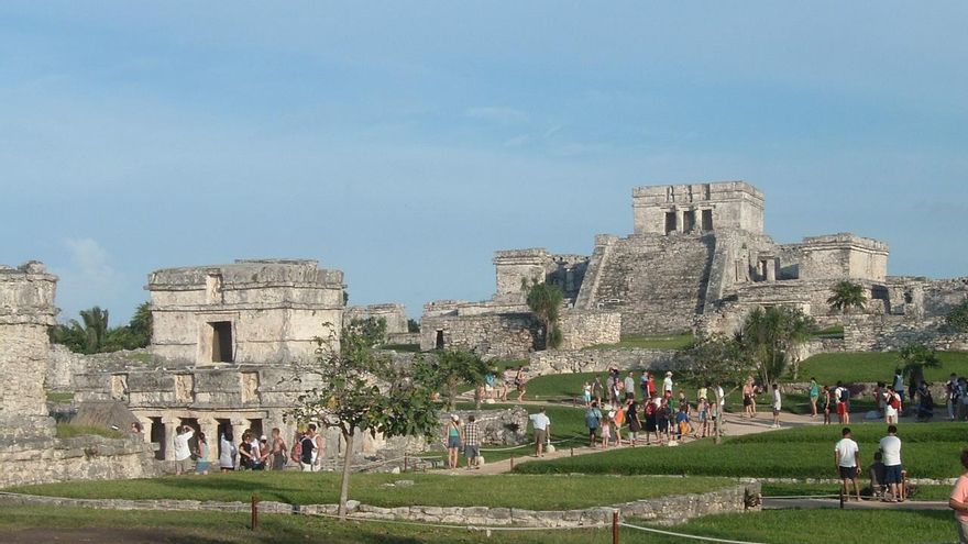 El Castillo domina el área ceremonial de la ciudad de Tulum.