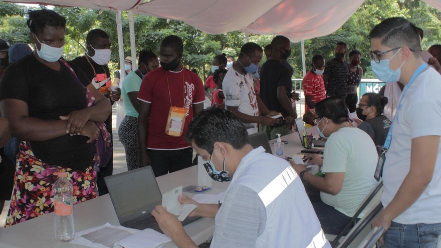 Habilitan un estadio para atender solicitudes de refugio en el sur de México