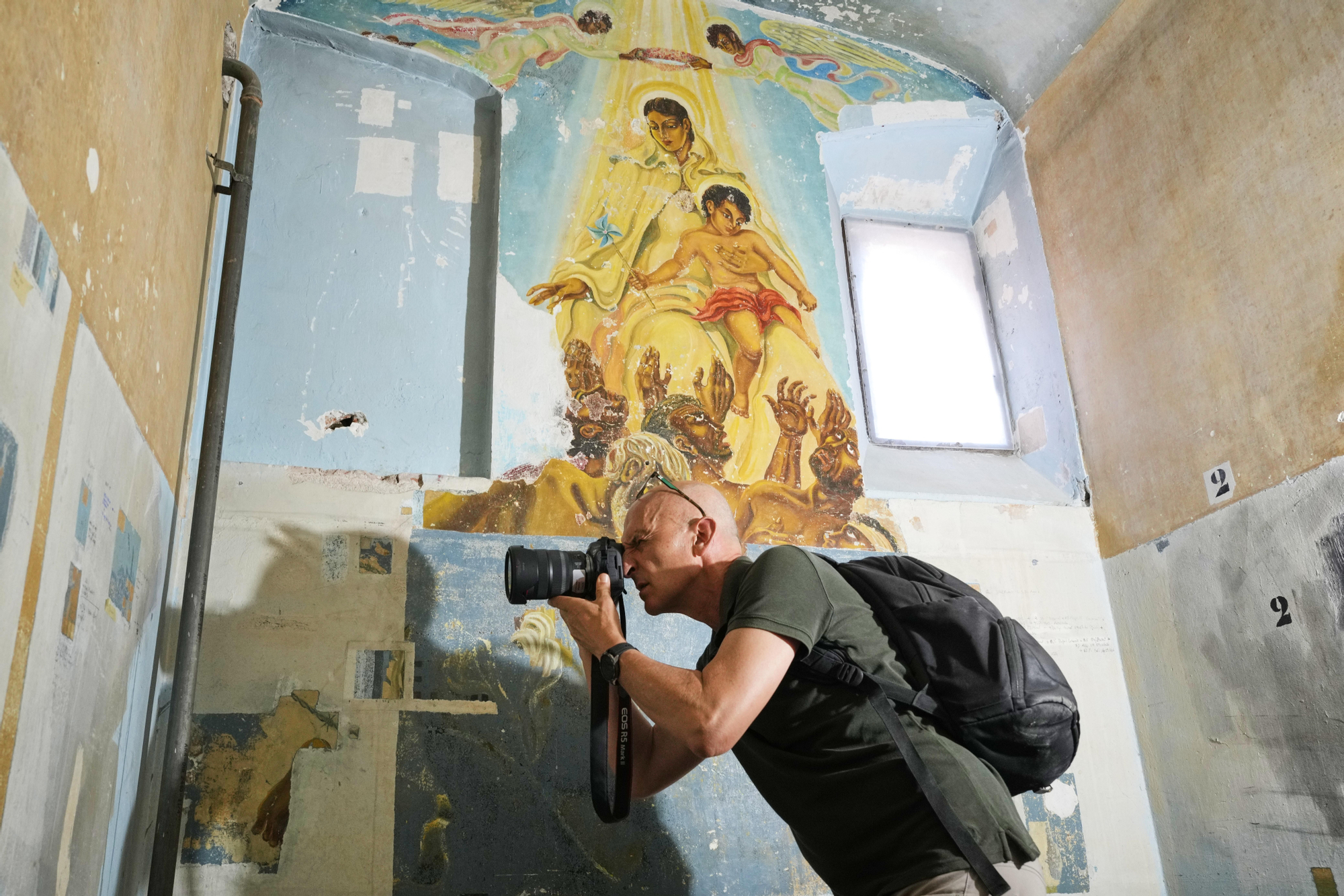 Imagen de los resultados de la restauración parcial de la 'Capilla Gitana' de Helios Gómez