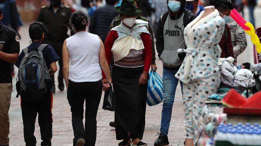 La provincia de Pichincha, cuya capital es Quito, es la más afectada por la pandemia con 151.313 casos acumulados, 311 nuevos respecto al sábado, seguida por la costera de Guayas, con cabecera Guayaquil, con 57.322 contagios, 139 adicionales. EFE/José Jácome/Archivo