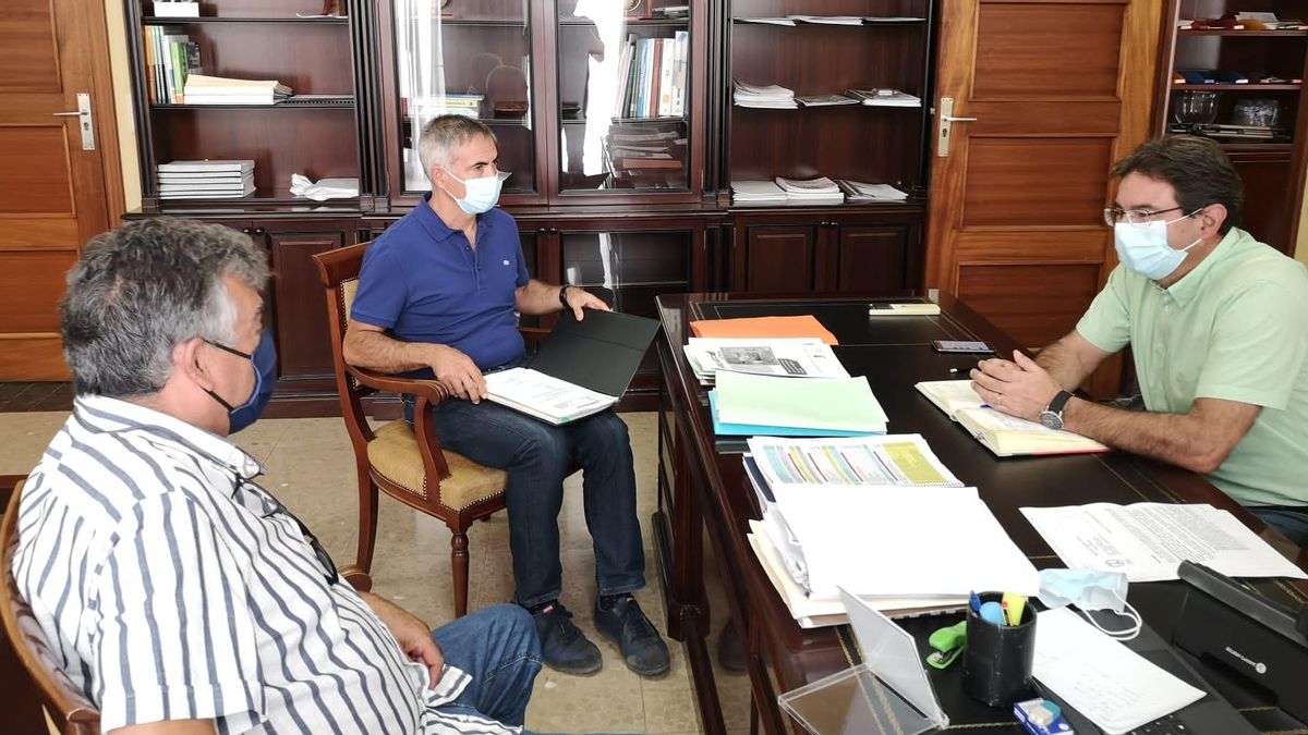 Reunión de los responsables de Aspa con  José Adrián Hernández, vicepresidente del Cabildo de La Palma y consejero de Agricultura, Ganadería y Pesca.