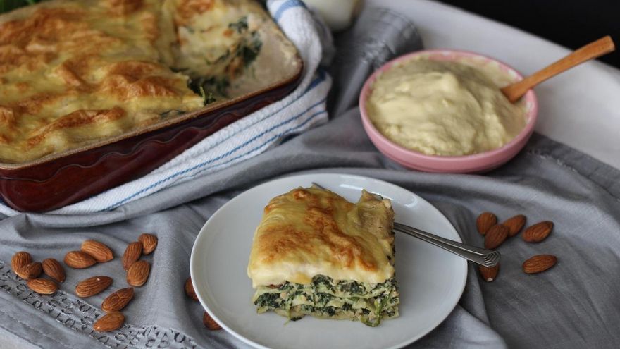 Ni nuez moscada ni queso: el truco de cocina para que la bechamel quede más sabrosa