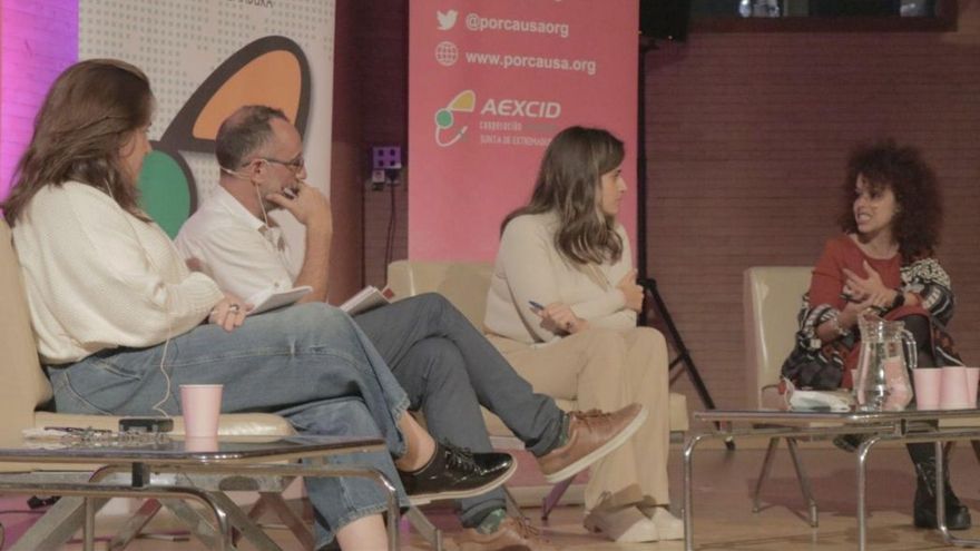Sonia Moreno, José Naranjo, Natalia Vargas y Ebbaba Hameida durante el IV Congreso Internacional de Periodismo y Migraciones de Mérida