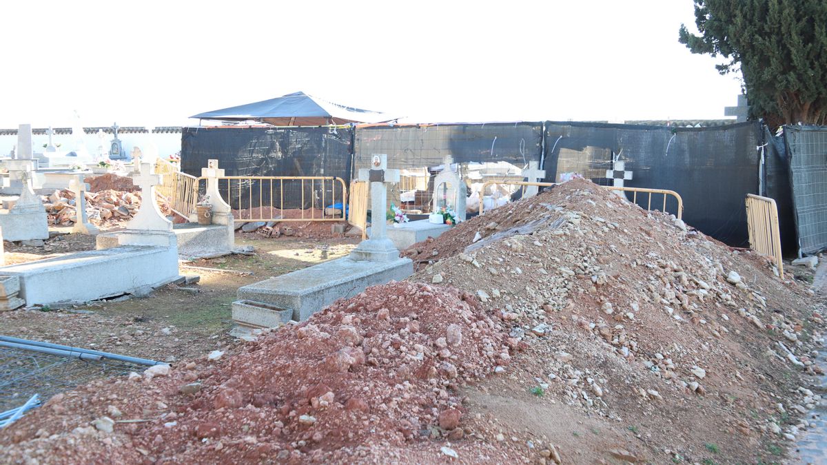 Últimas exhumaciones en el cementerio de Manzanares