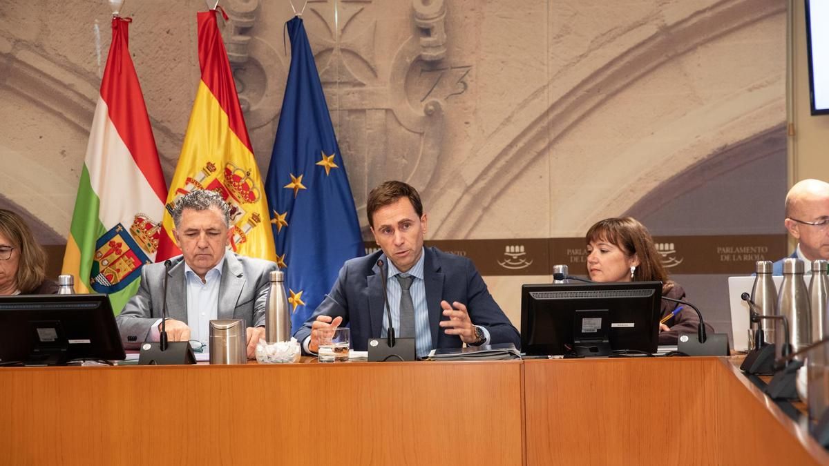 Osés anuncia el refuerzo del Plan Revive para el medio rural y la oposición critica la falta de vivienda pública en sus políticas