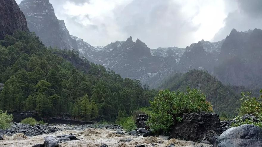 Navidad de contrastes en Canarias: 25 grados en Gran Canaria y Fuerteventura  y frío y un manto de nieve en La Palma
