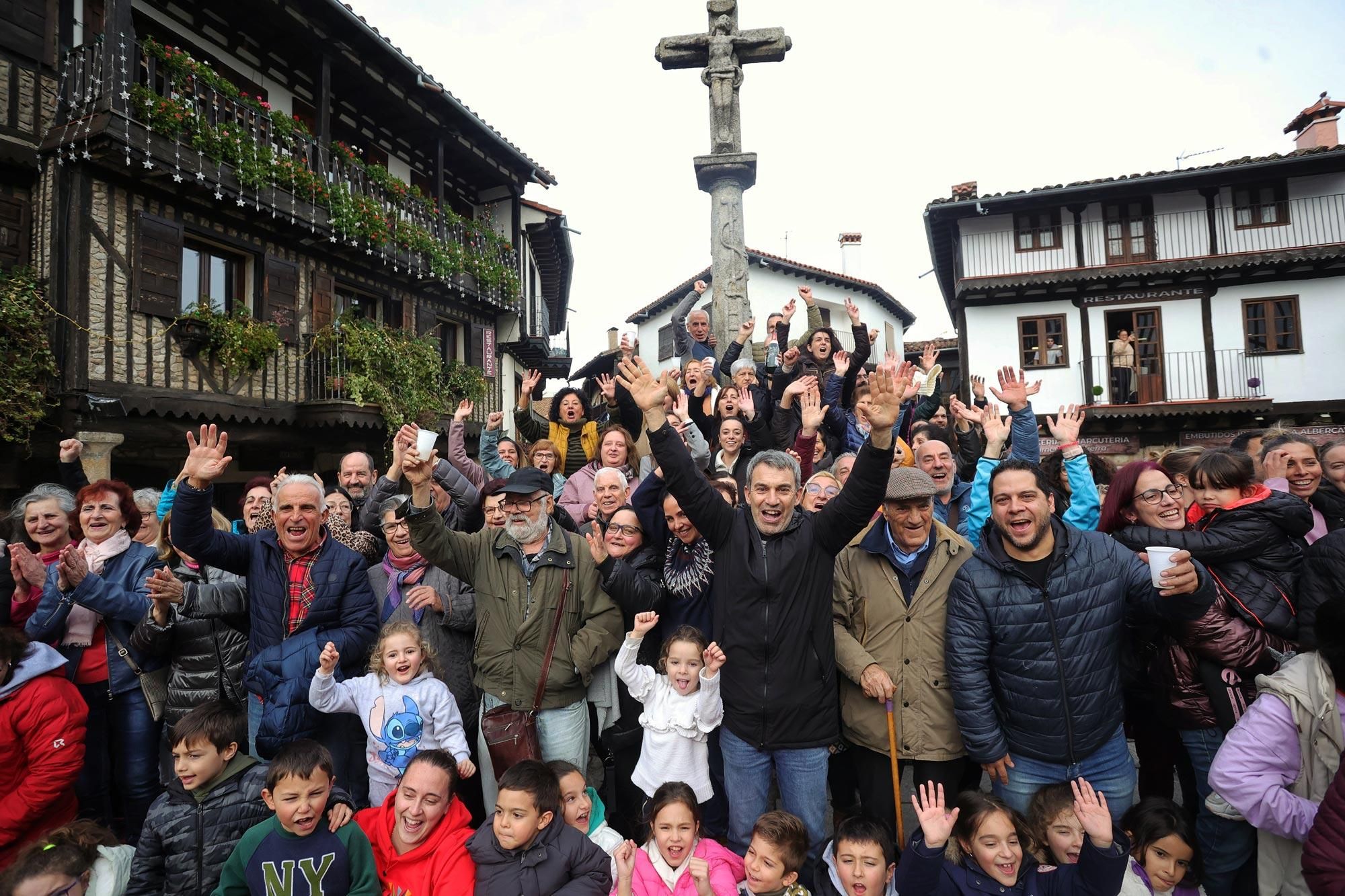 La Alberca (Salamanca) gana el concurso de iluminación navideña de Ferrero Rocher.