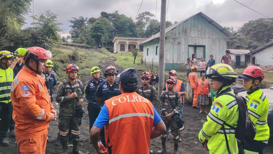 El volcán de Fuego, el más activo de Guatemala, registra una nueva erupción