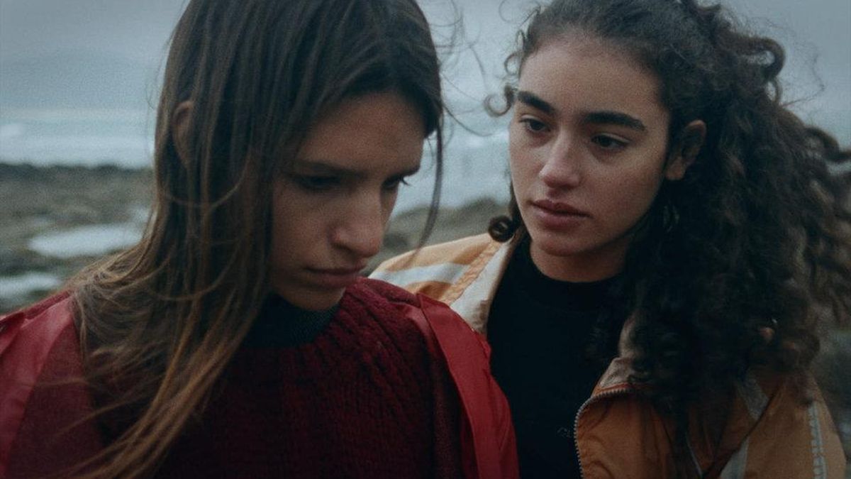 Las actrices de la Costa da Morte Thais García y María Villaverde en 'Sica' de Carla Subirana
