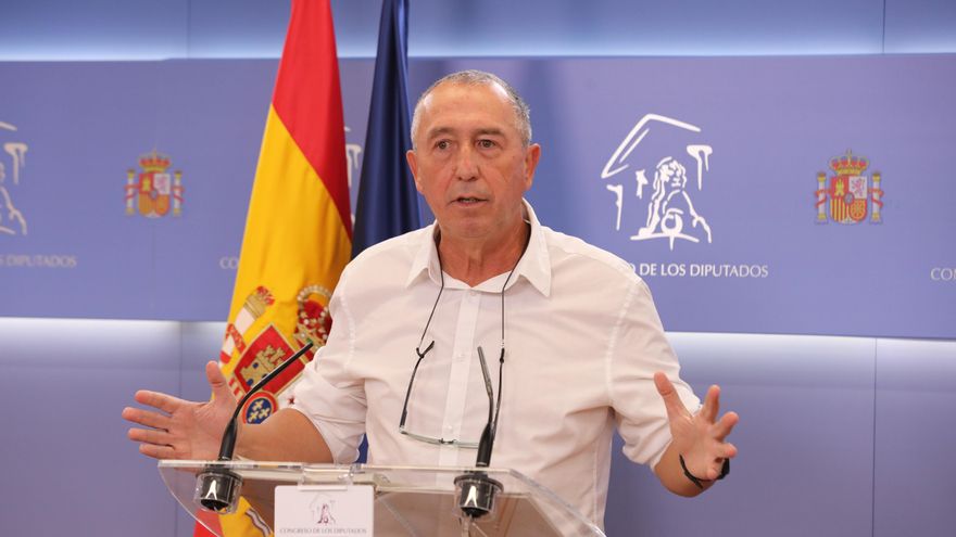 Archivo - El diputado de Compromís en el Congreso, Joan Baldoví, ofrece una rueda de prensa en el Congreso de los Diputados, a 7 de septiembre de 2021, en Madrid (España).