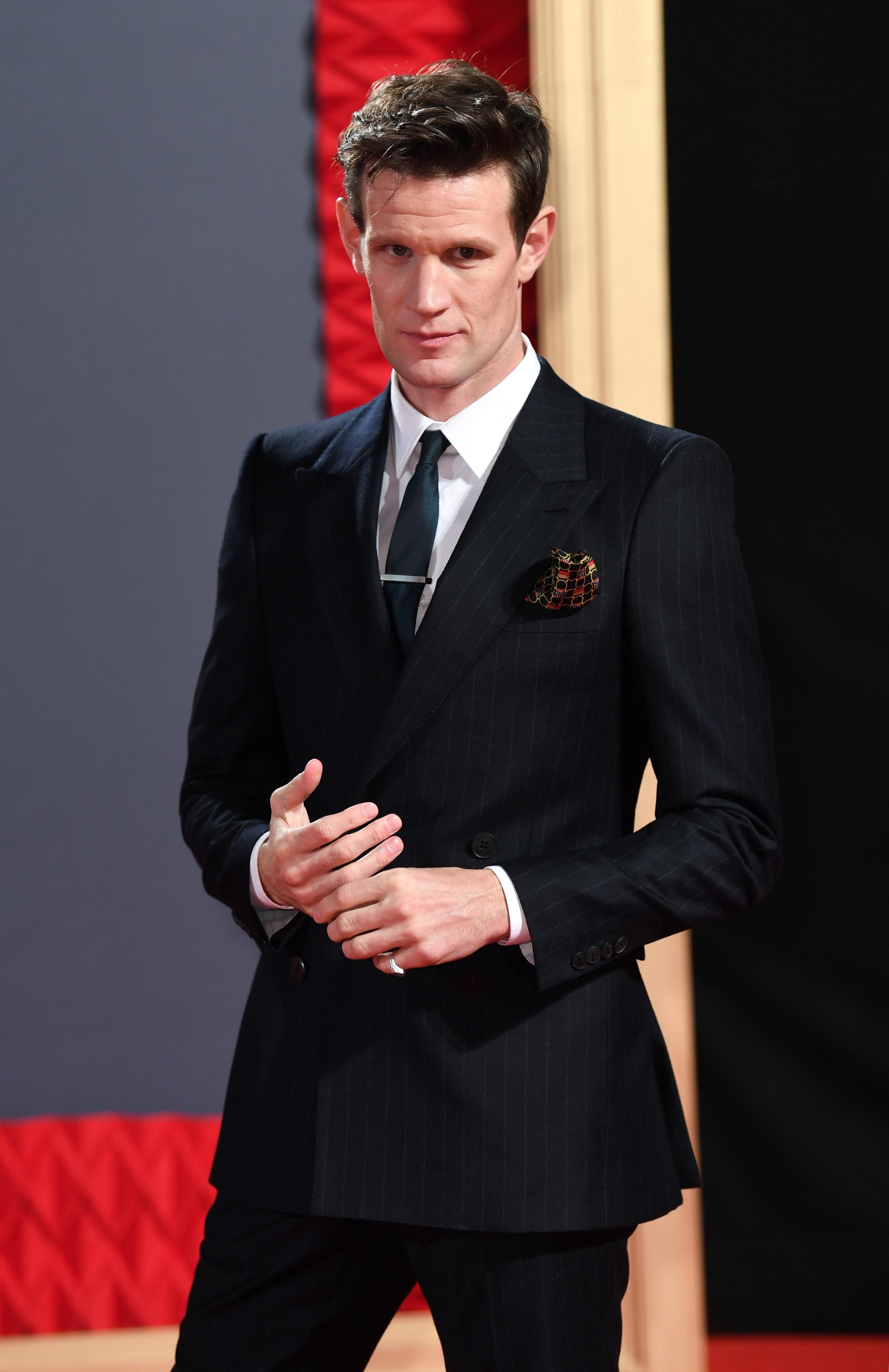 Matt Smith en la première de The Crown 2 en Netflix