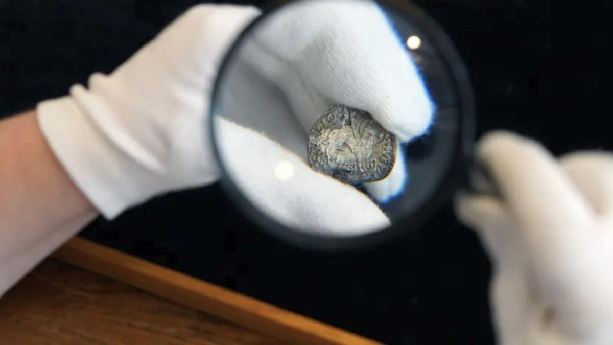 Varias piezas conservaron perforaciones añadidas después de acuñarse