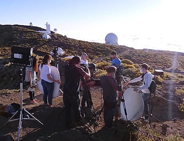 Grabación en los exteriores del telescopio. Foto: WHT
