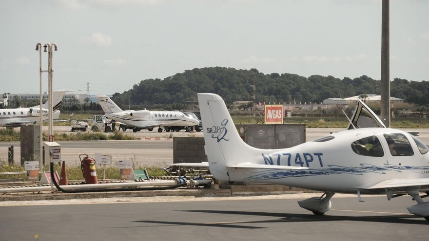 Los jets de los 23 más ricos del mundo emiten anualmente tanto CO₂ como una persona media en 300 años