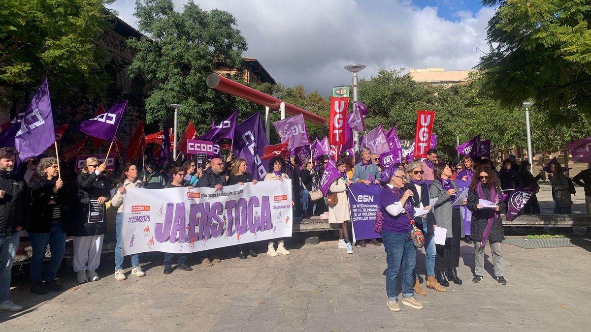 Más de un centenar de personas reivindican en Palma entornos laborales libres de violencias machistas