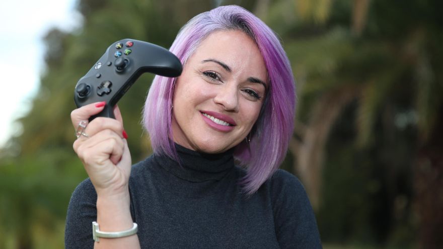 La artista visual experta en videojuegos y género Nira Santana.