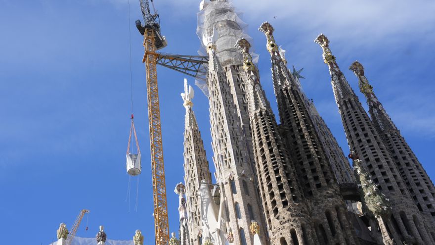 Por qué Gaudí diseñó las cristaleras de la Sagrada Familia en diferentes colores según la orientación