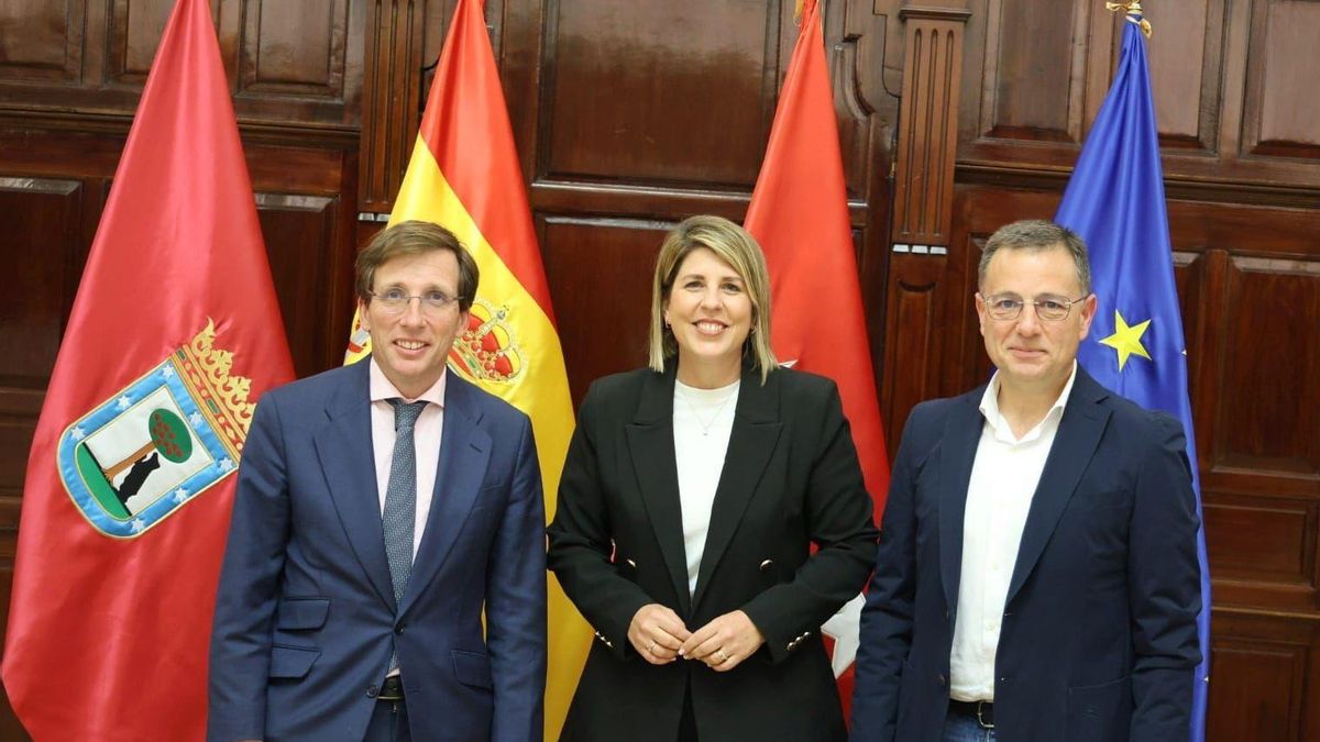 Los alcaldesde Albacete, Madrid y Cartagena en la reunión que han matenido para exigir a Gobierno de España la reapertura inmediata de la línea ferroviaria que las conecta.