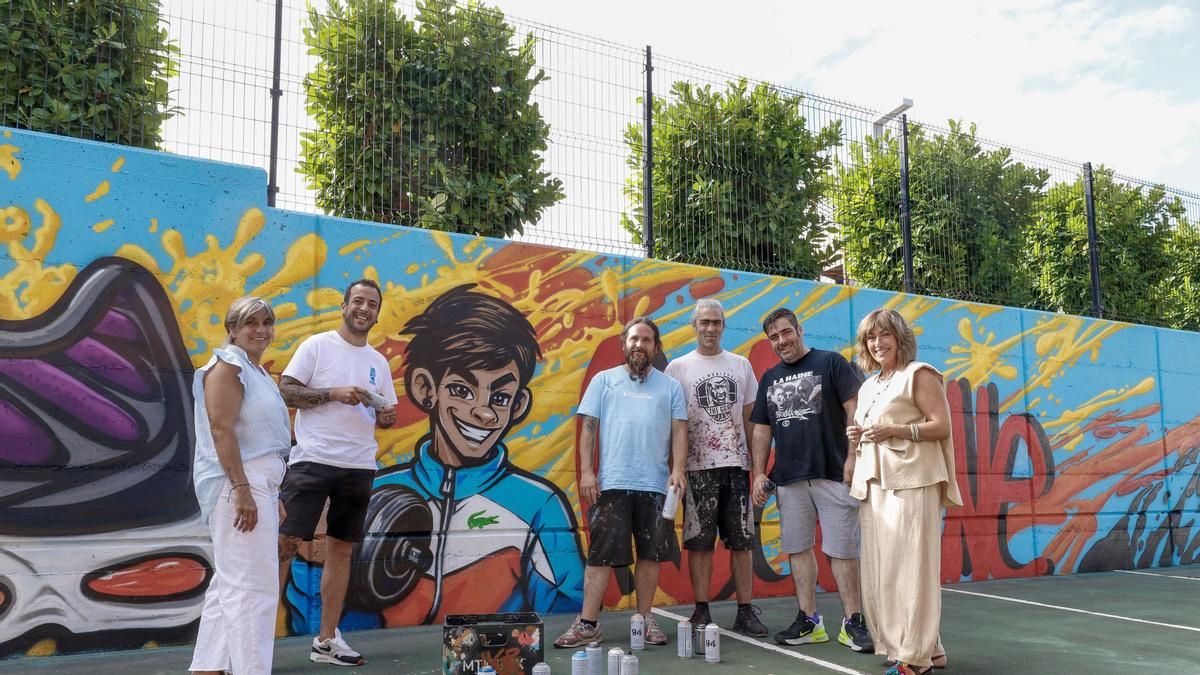 Polanco estrena un mural en recuerdo de Carlos Cubillas, el joven que murió en la agresión del apeadero de Boo de Piélagos