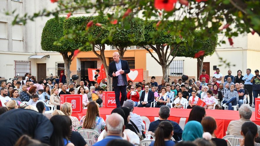 El secretario general del PSOE de Ceuta y diputado en la Asamblea, Juan Gutiérrez, durante un acto.